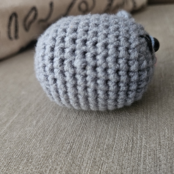 Handmade Crochet Knit Gray Mouse Keychain - Picture 7 of 8